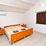 House Marina 682 *